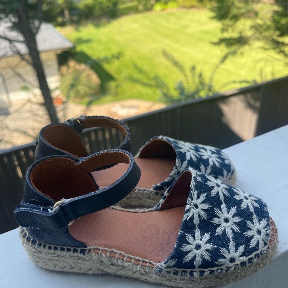 Gorgeous Toni Pons Girls Espadrilles! 29 and 30 - Picture 9 of 13